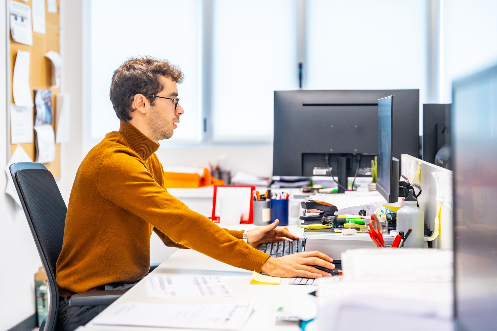 Enigneer using computer to design a metal piece i